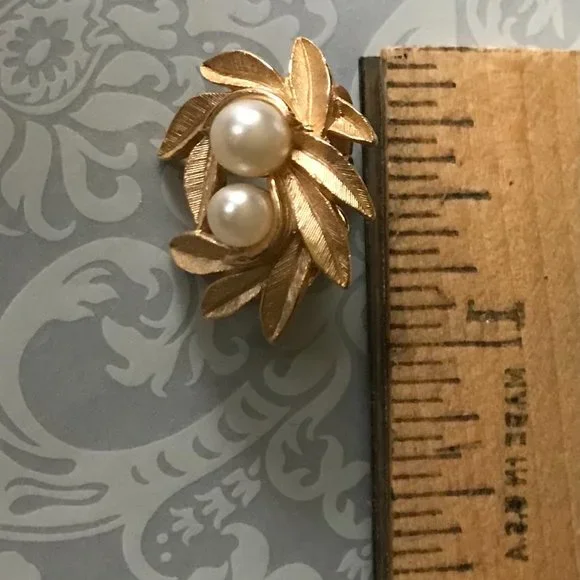 Vintage 1971 Avon Evening Creation Earrings - Picture 6 of 8